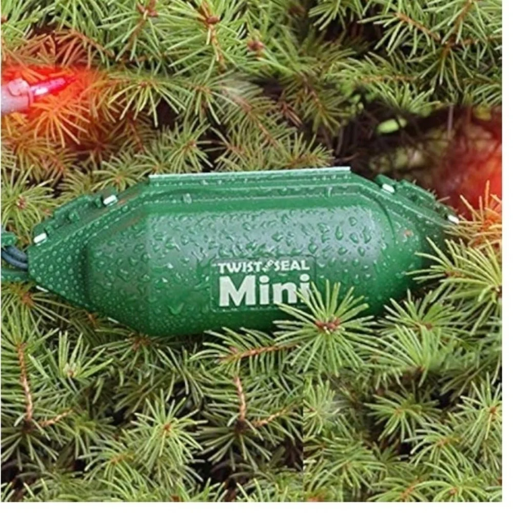 NWT-🎄Twist & Seal Holiday Light Cord Protector